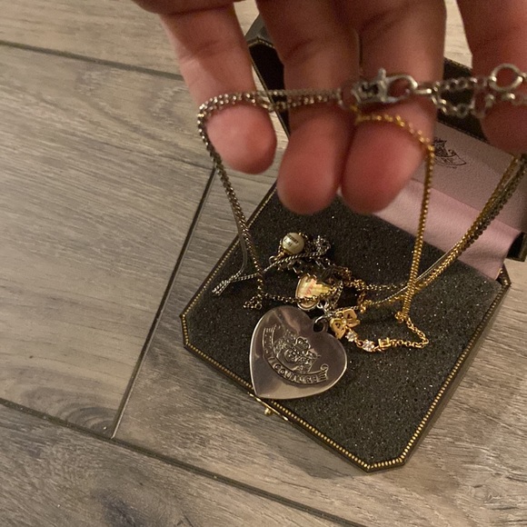 Juicy Couture Necklace and box born in the glamorous USA - Picture 10 of 11